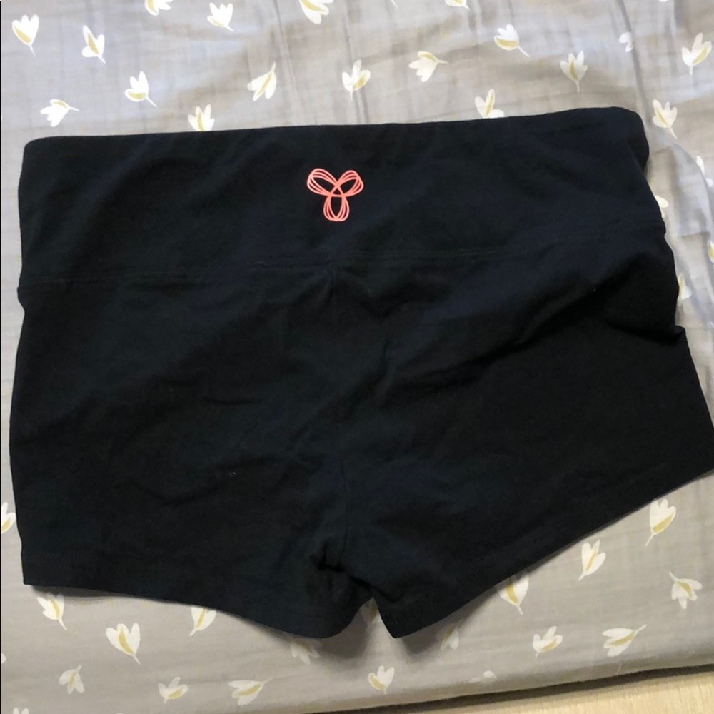 SOLD Aritzia TNA bike shorts black size small - Picture 4 of 5